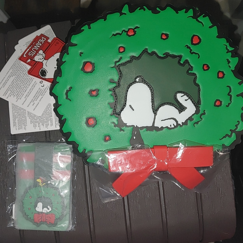 Loungefly Snoopy Holiday Wreath Bag & Cardholder